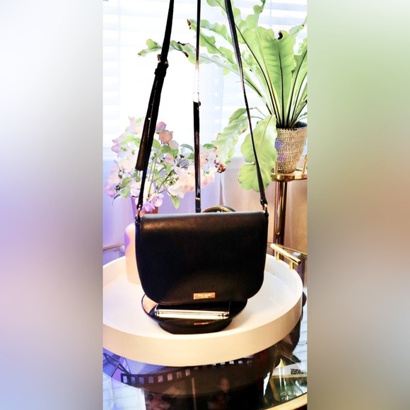 kate spade Handbags - “Host Pick” VTG Kate Spade Safina leather Crossbody W/gold hardware